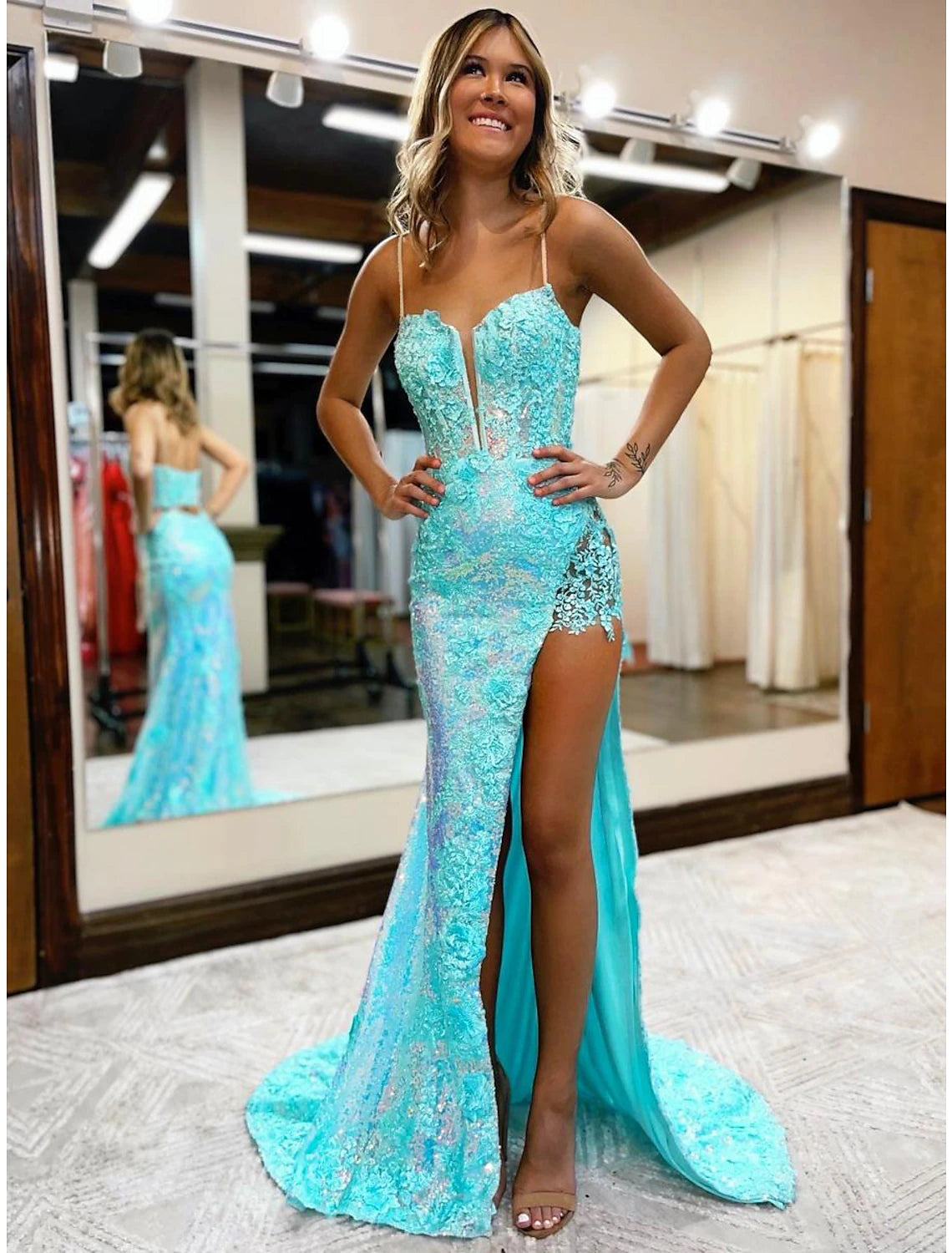 Women's Sleeveless DressesMermaid / Trumpet Prom Dresses High Split Dress Formal Wedding Party Court Train Sleeveless V Neck Sequined with Slit Appliques