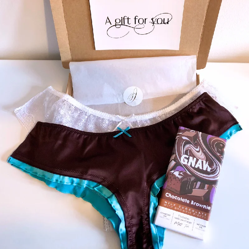 seamless underwire braNovember Limited Edition Letterbox Lingerie